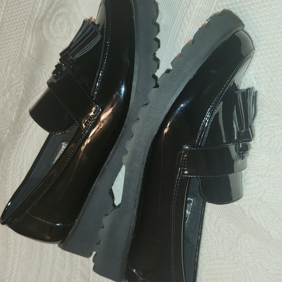 Jones New York Black Patent Leather Tassel Loafers - Picture 6 of 6